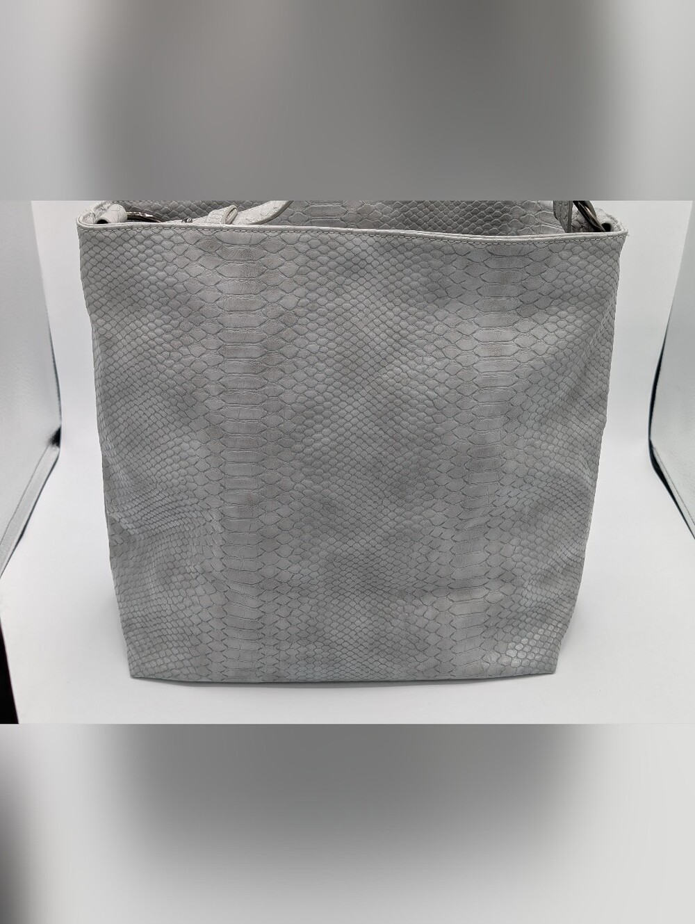 Lulu Dharma Women's Gray Snake-Embossed Hobo Bag Shoulder Tote 16"W x 13"H - Picture 8 of 9
